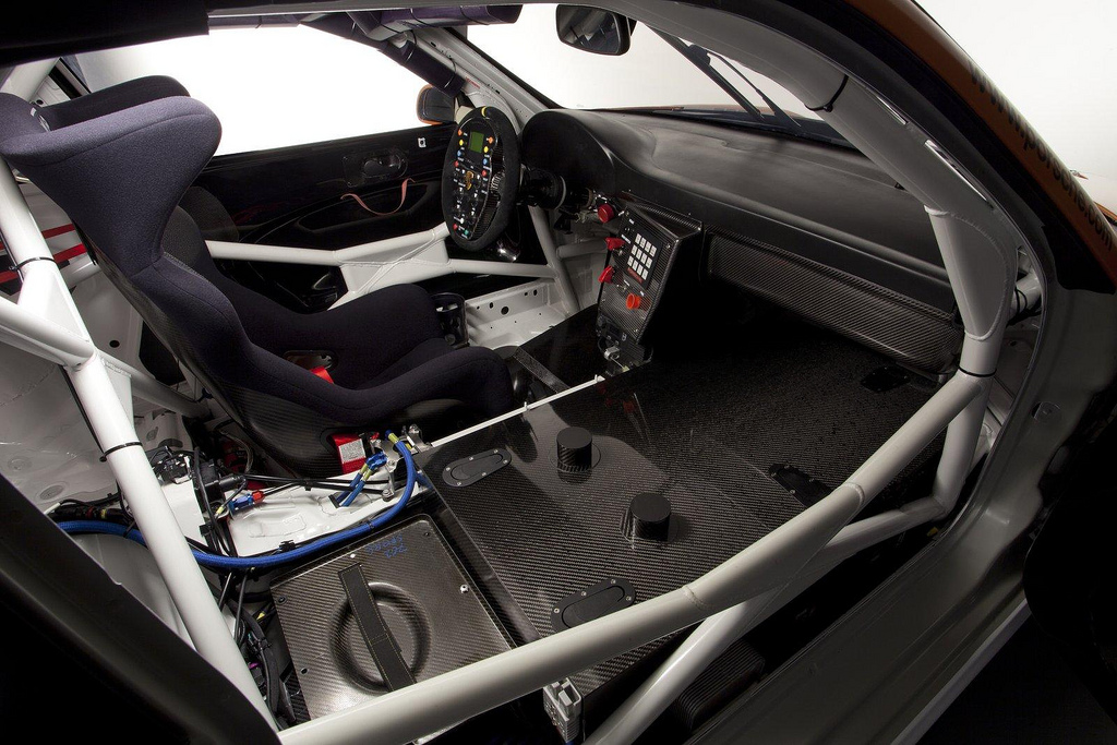 Porsche 911 GT3 R Hybrid 2.0 салон