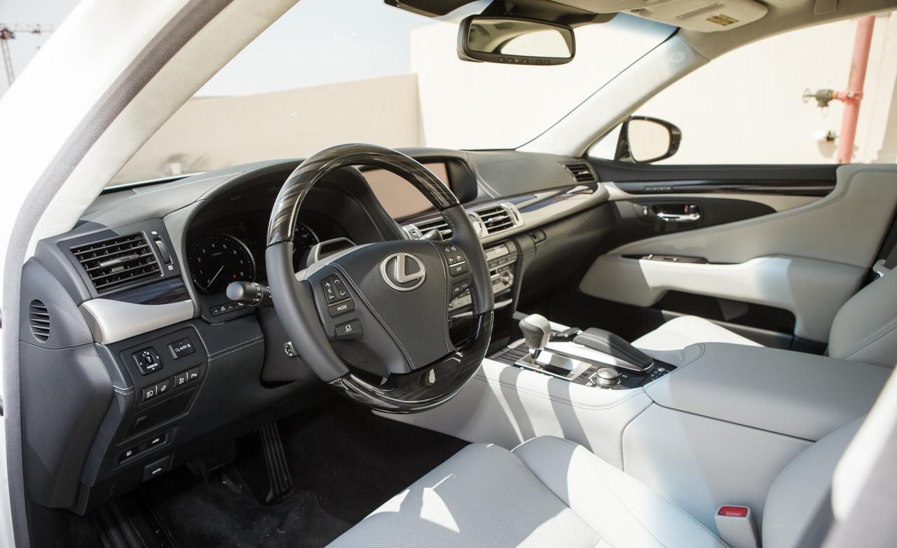 Тест нового Lexus LS 600h салон