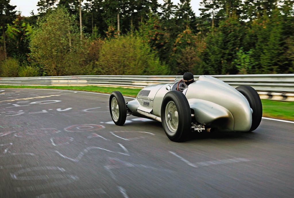 Mercedes-Benz W125 - 1937 Silver Arrow - Drive