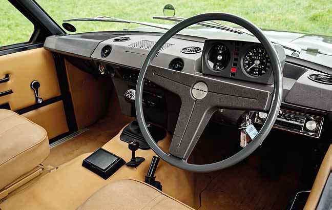 Original 1969 Range Rover Velar interior