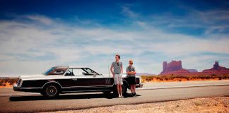 Two musicians buy a thirsty 1977 Lincoln Continental MkV and set out to explore the States Marcus Warner/Connor Read & Drive-my.com