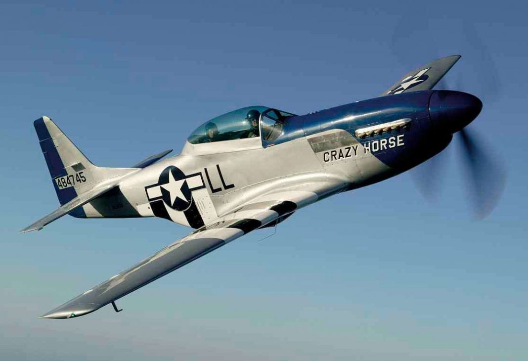 Flying a WW2 1942 P-51 Mustang - Drive