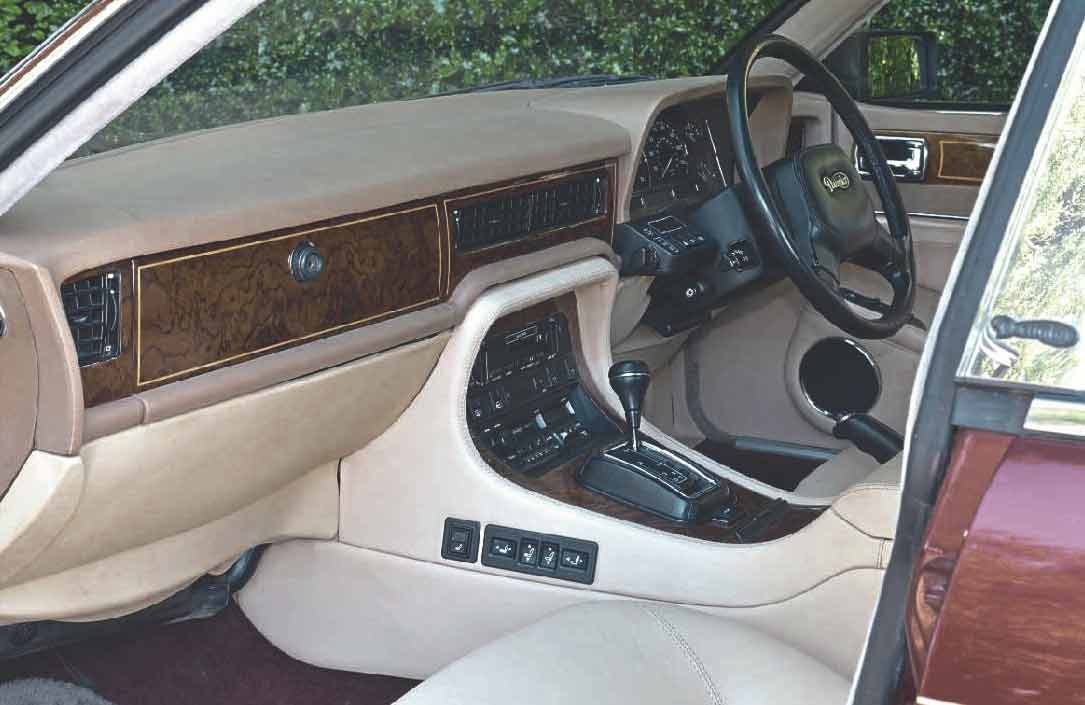 1991 Daimler 4.0 XJ40 interior