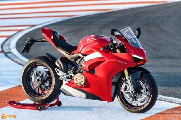 2018 Ducati Panigale V4 - Drive