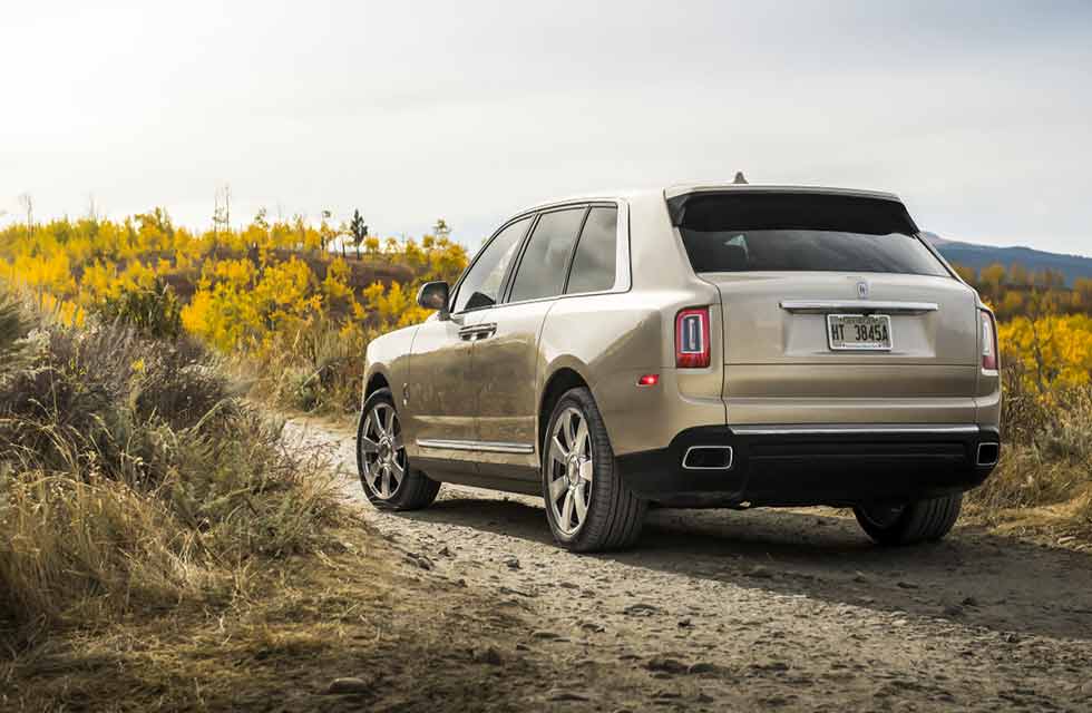 Maggie Stiefvater /  The first drive 2019 Rolls-Royce Cullinan 