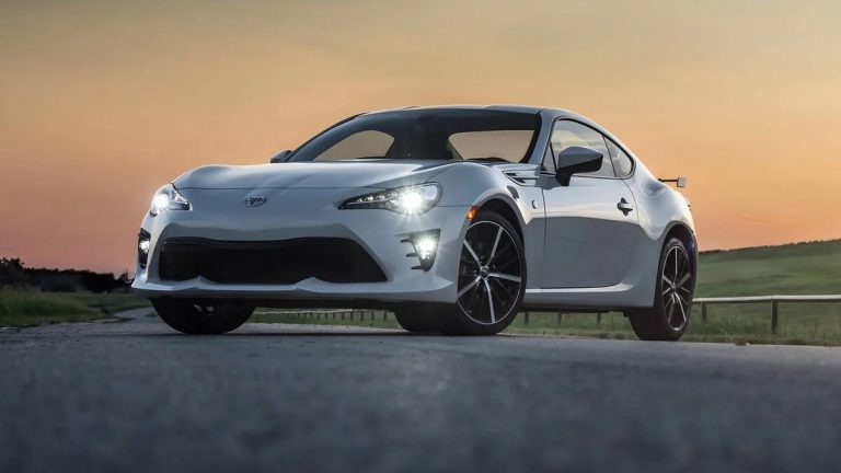Top 5 Affordable 2-Door Sports Car Under $30,000 | Head to Head - Drive